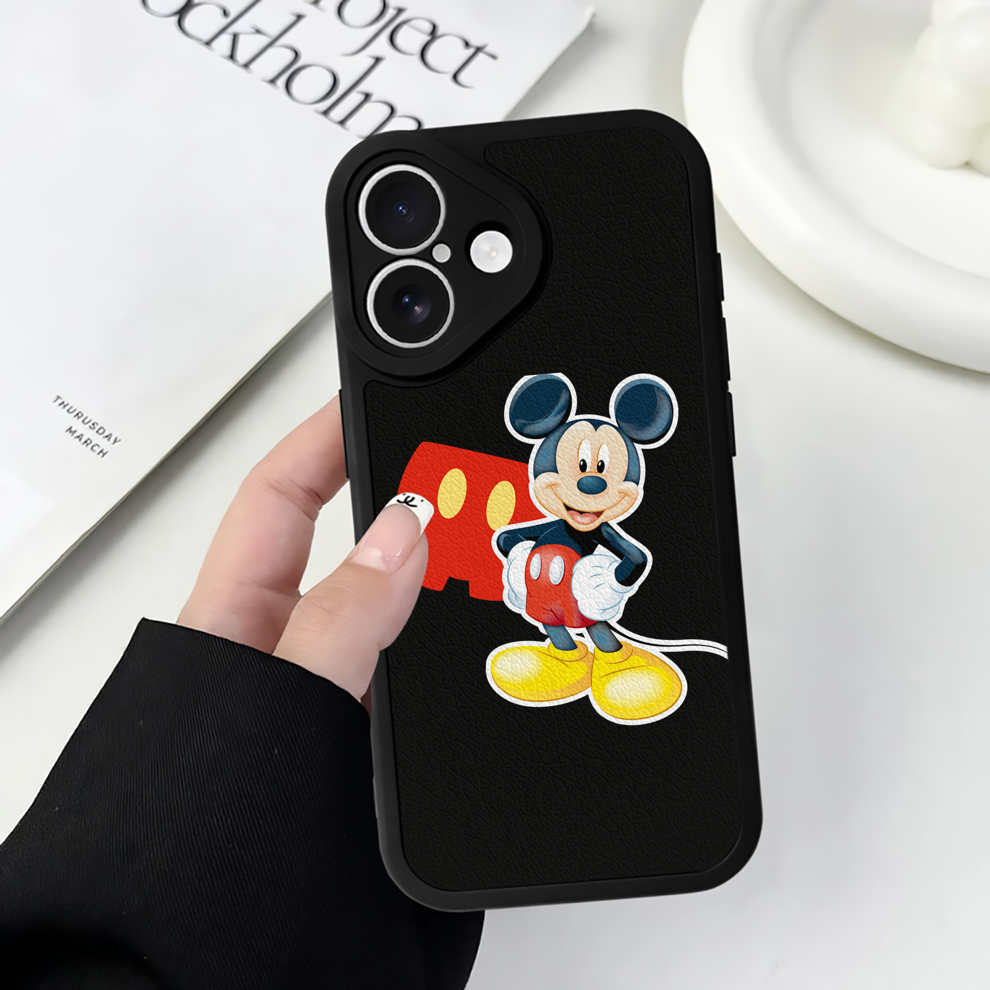 （画像用） ミッキーマウス Mickey Mouse 【iPhone 16シリーズ対応】シリコンスマホケース（レザー調） 材質：シリコン